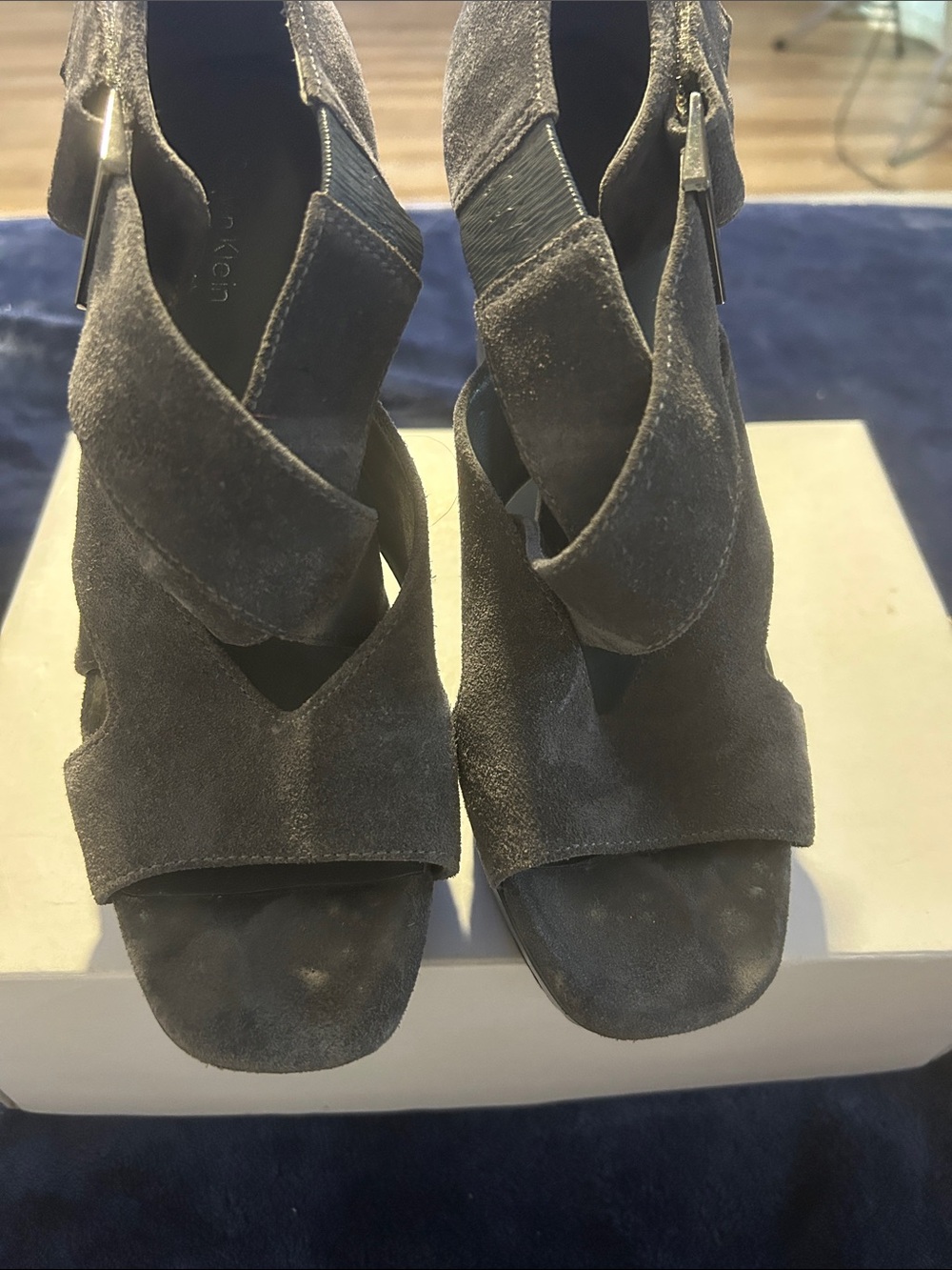 Women’s Suede Cutout Heeled Sandals - Gray